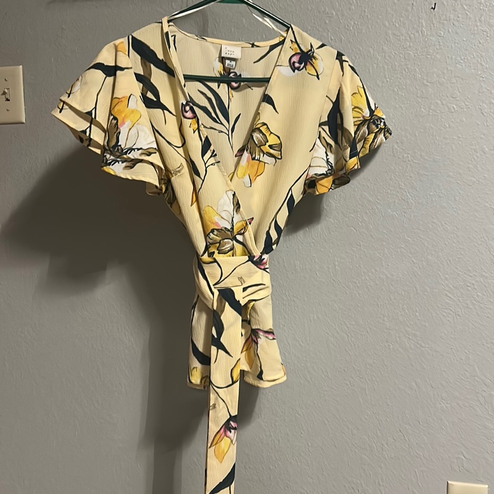 Yellow blouse with belt that ties